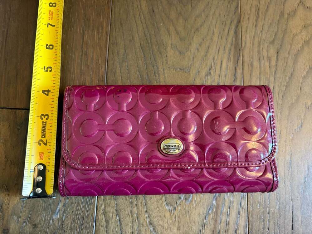 Coach Patent Leather Signature Wallet Pink